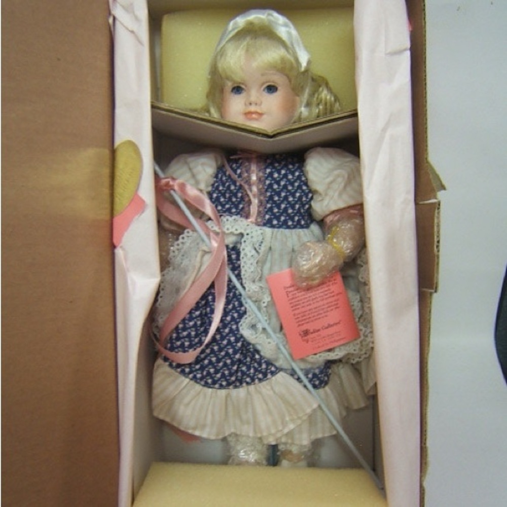 Paradise Galleries Treasury Collection "Bo-Peep" Premier Edition 13" MIB